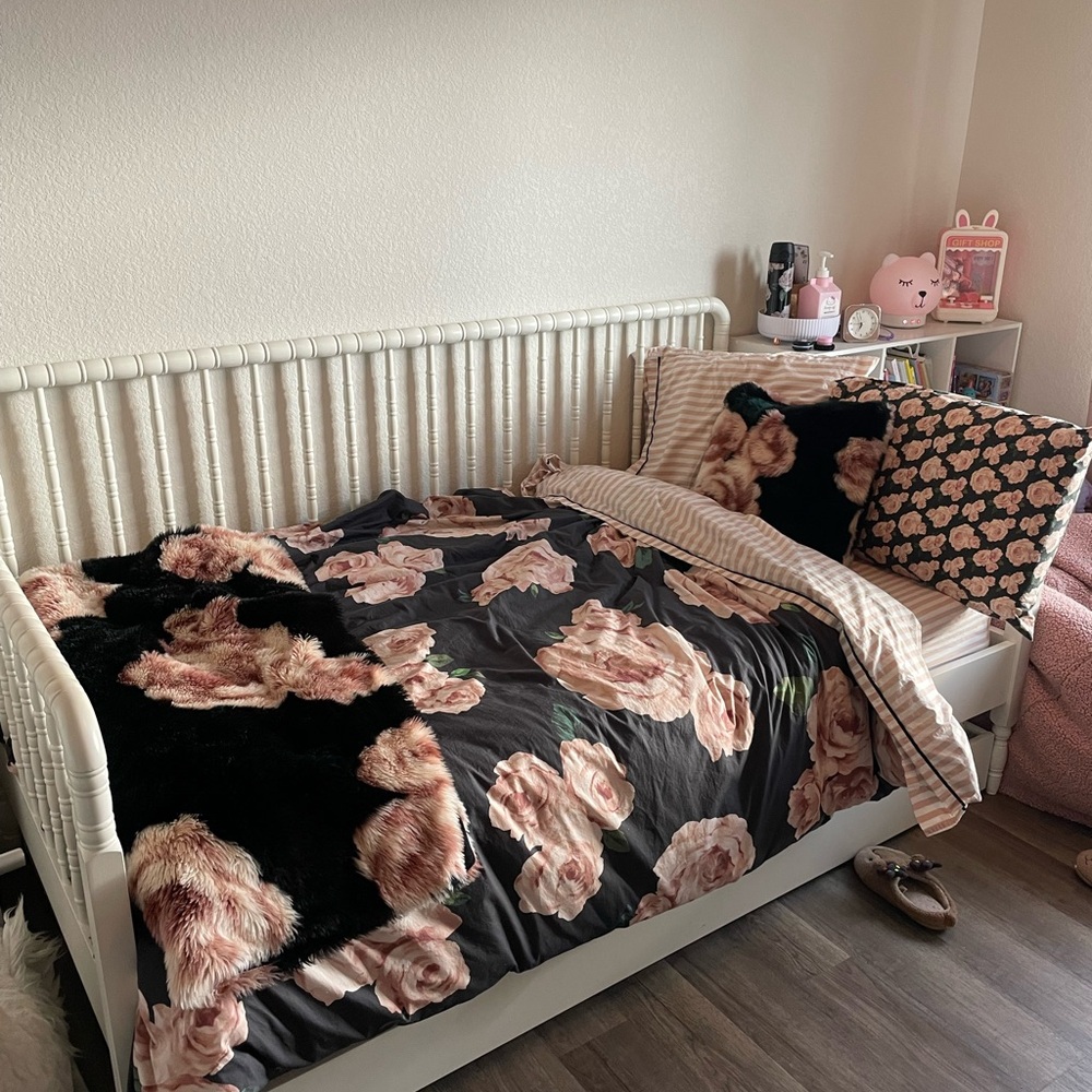 Floral Black and Pink Bedding Set